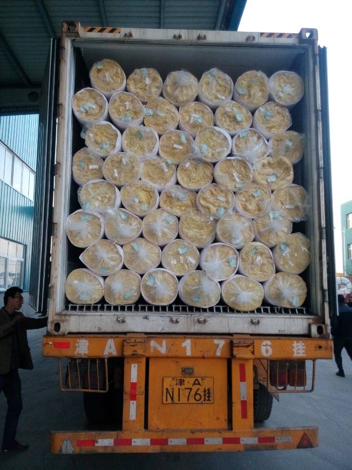 Fiberglass Insulation Blanket Glass Wool Roll with Aluminum Foil on One  Side - China Glasswool, Glass Wool Insulation